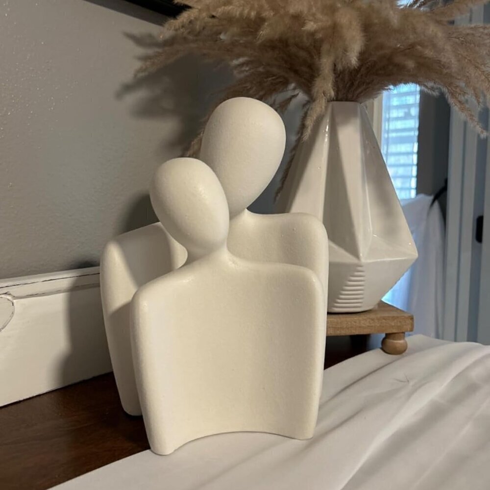 Hugging Couple Statues Ceramic Lover Figurine Characters Coffee Table Décor